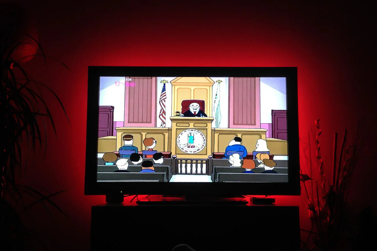 frame attached to tv with static color set